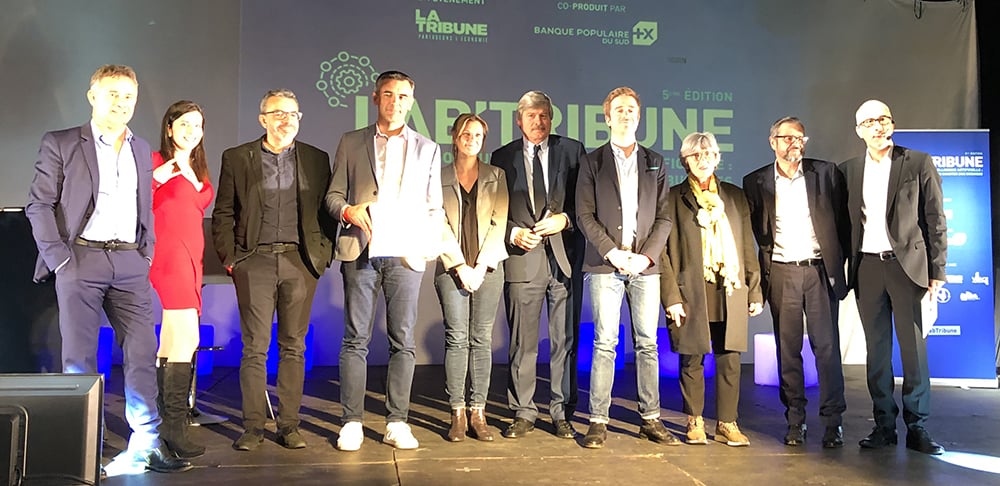 Les participants et partenaires du Lab'Tribune 2020, réunis sur la scène de l'Espace Dièze