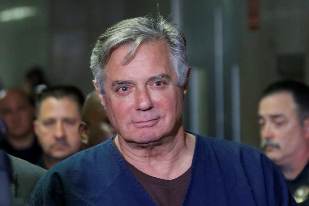 Usa: trump gracie son ex-directeur de campagne et un associe