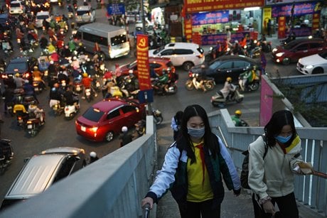 Le vietnam approuve le vaccin astrazeneca, le congres du pc ecourte