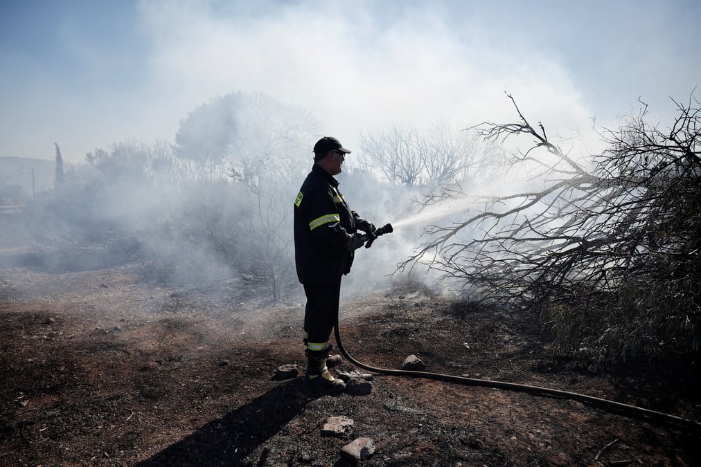 Incendie pres de koropi, en grece