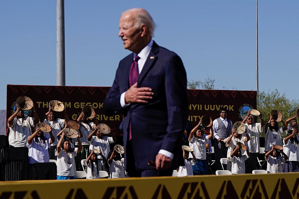 Durant son mandat, Joe Biden a mis en place toute une série de mesures afin de soutenir les nations amérindiennes et améliorer les relations avec l'Etat fédéral.
