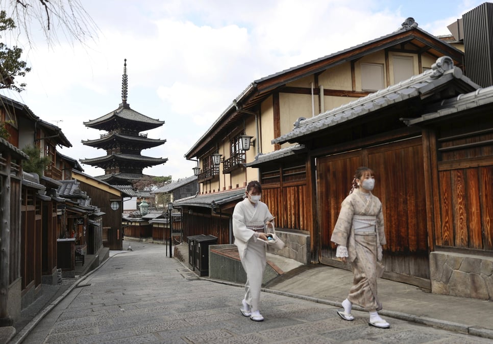 Coronavirus: le japon etend l'etat d'urgence a sept prefectures