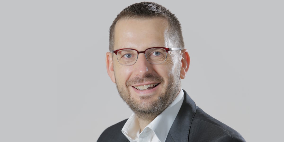 D Laurent, DRH de Schneider