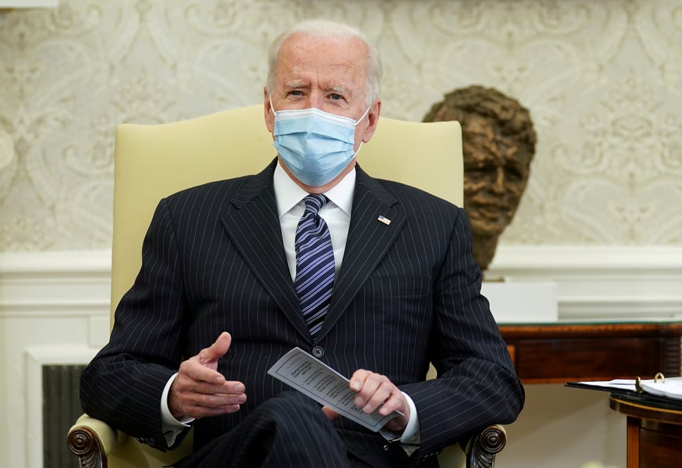 Biden franchit un cap mais des ecueils se profilent