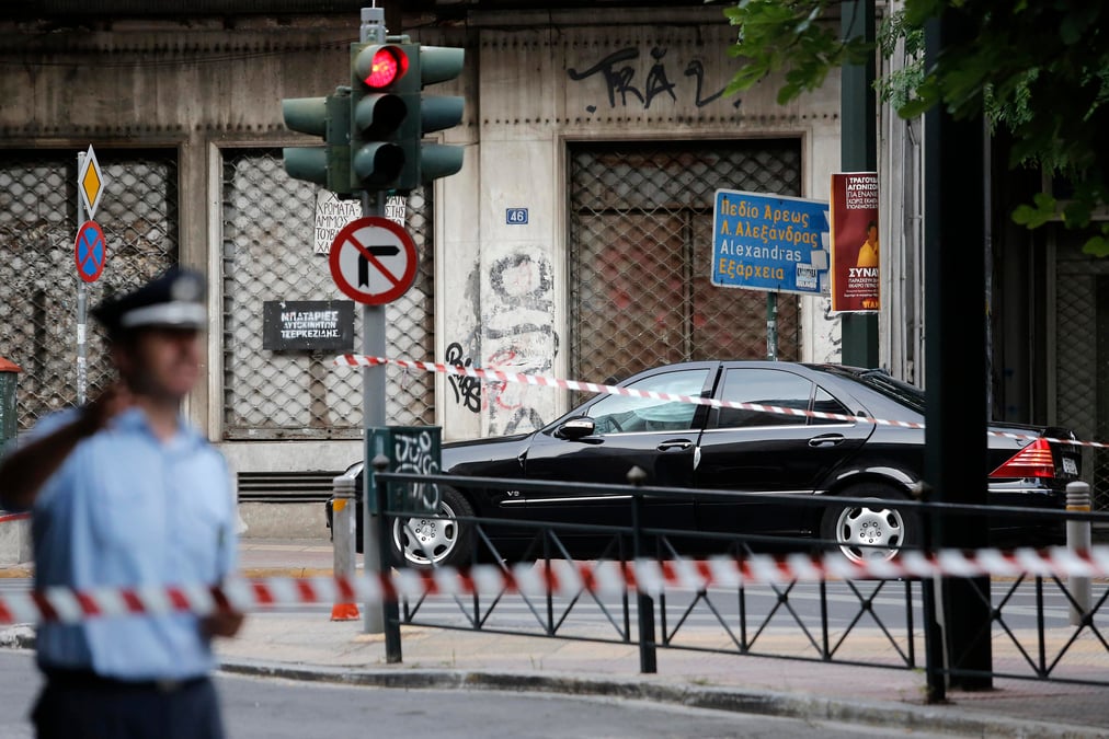 Une explosion blesse l'ex gouverneur de la banque de grece
