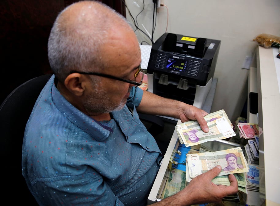Iran: le rial poursuit sa chute, a 150.000 contre un dollar
