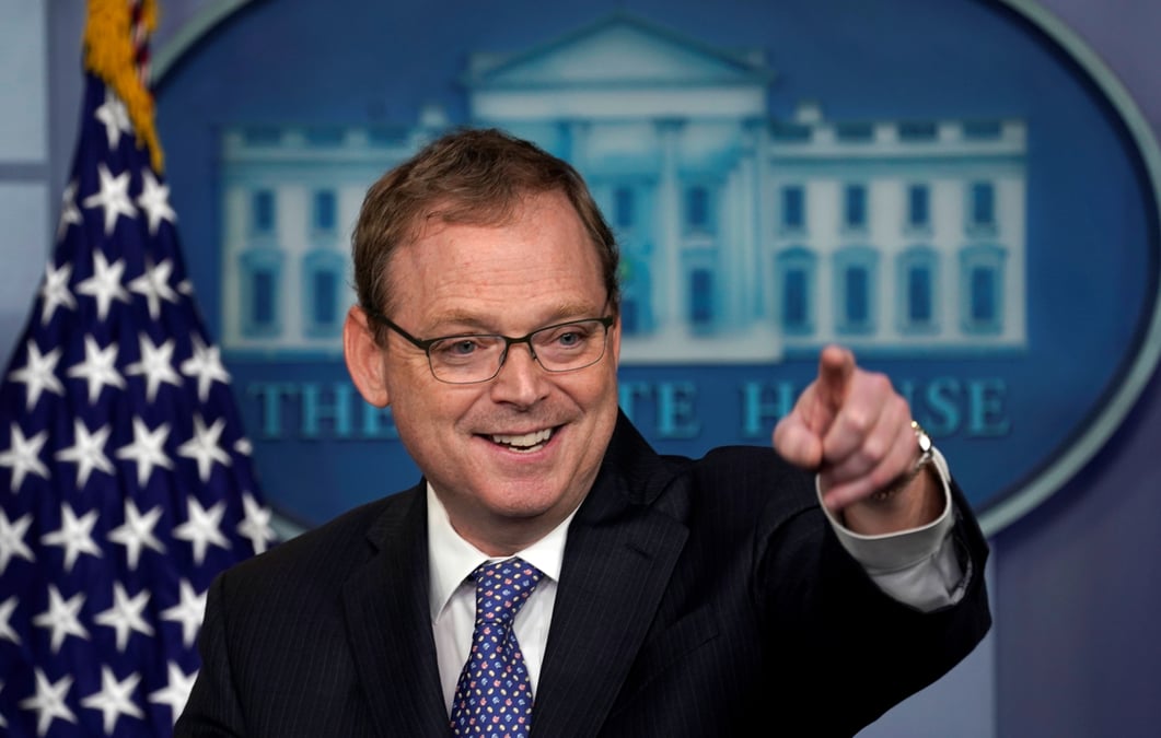 Le poste de powell a la presidence de la fed n'est pas menace, dit hassett