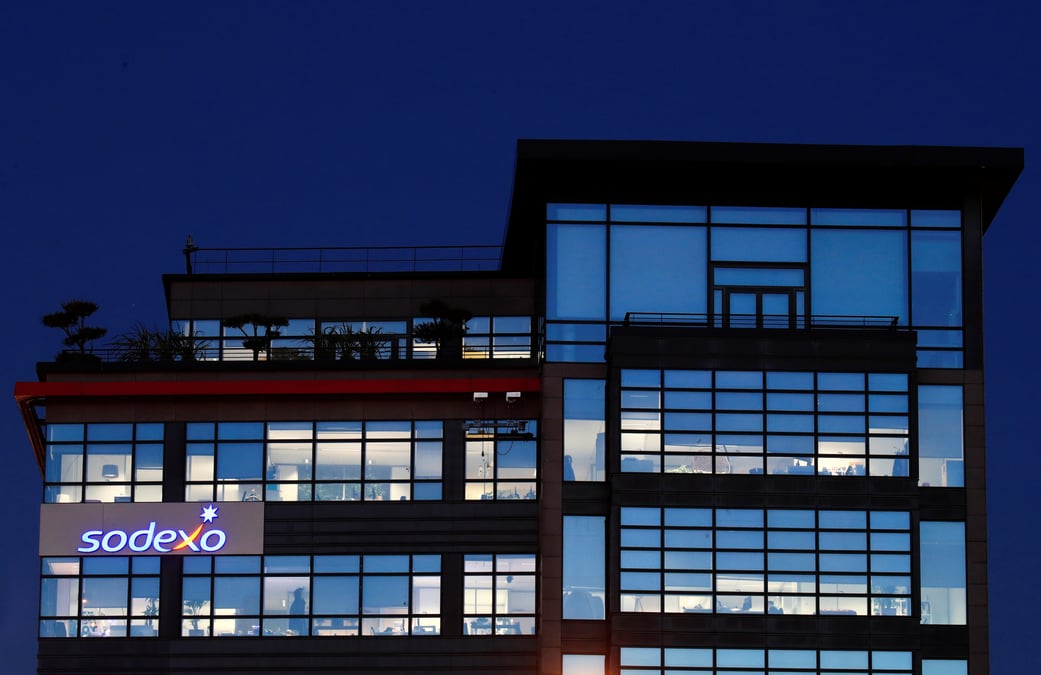 Sodexo annonce depreciations et charges de restructuration au second semestre
