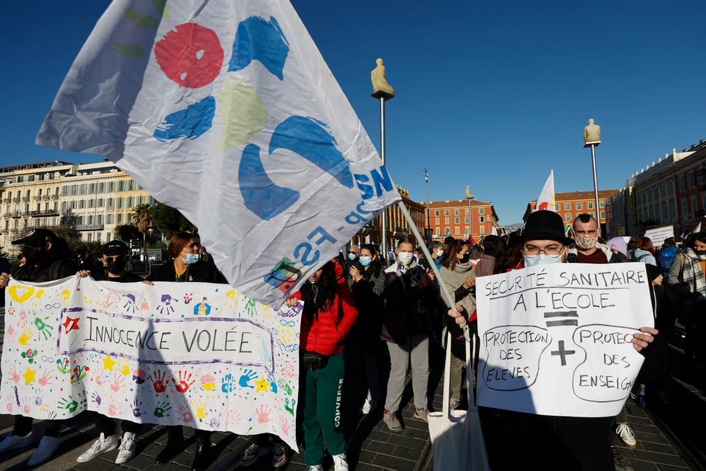 France: puissante mobilisation dans les ecoles en greve