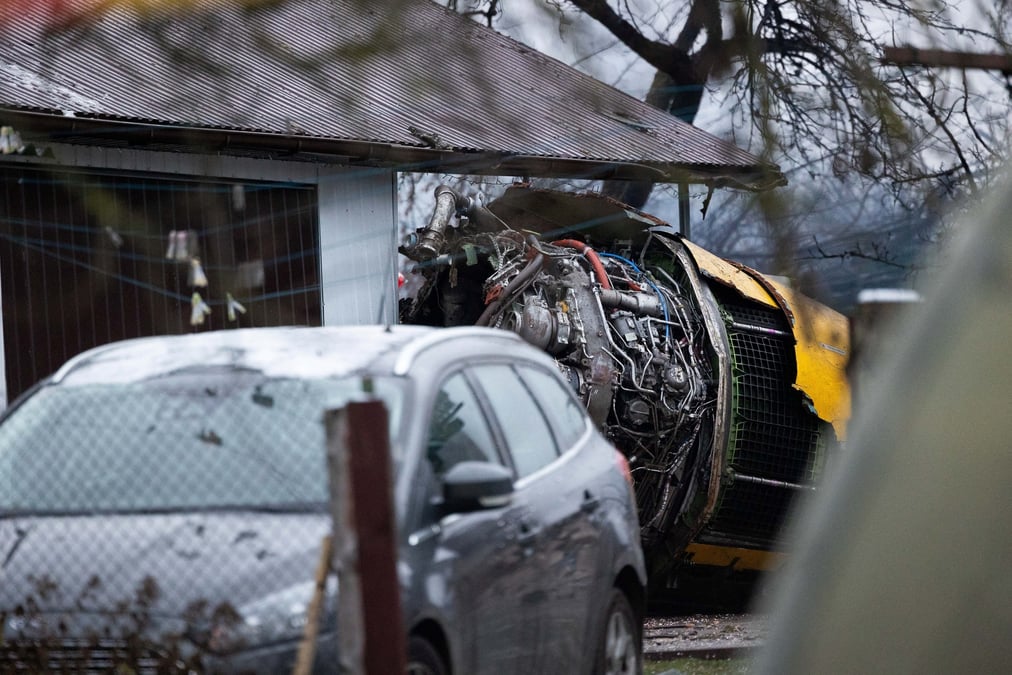 L'epave de l'avion cargo de dhl sur le site du crash