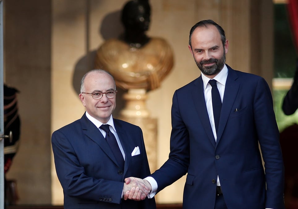 Edouard philippe, chainon manquant et caution de droite