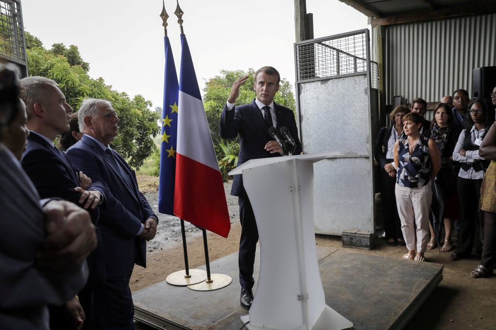 Macron admet la responsabilite de l'etat sur le chlordecone