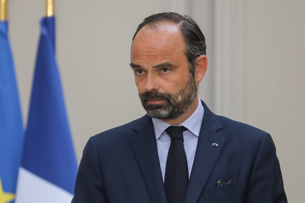 A orly, philippe appelle a la "serenite" sur adp