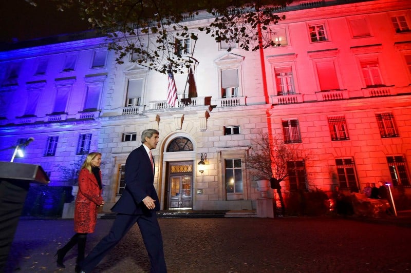 John kerry a paris
