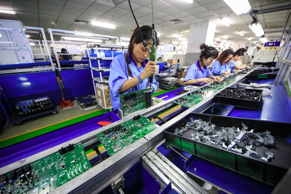 Chine: premiere contraction en deux ans du secteur manufacturier