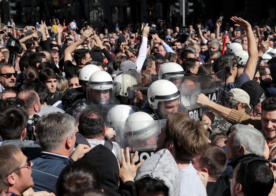 Manifestation a belgrade contre le president vucic