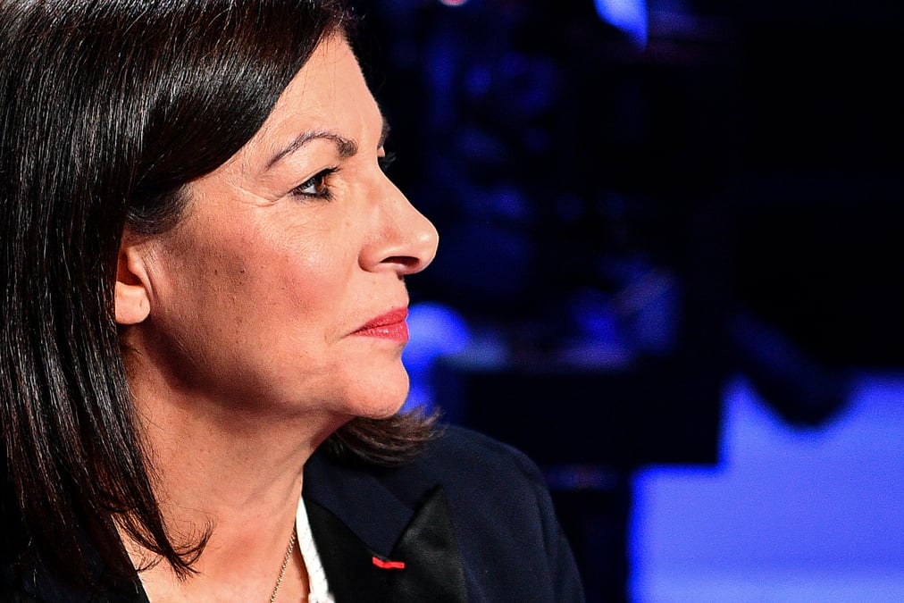 Paris va installer du gel hydroalcoolique dans les lieux publics, les ecoles, annonce hidalgo