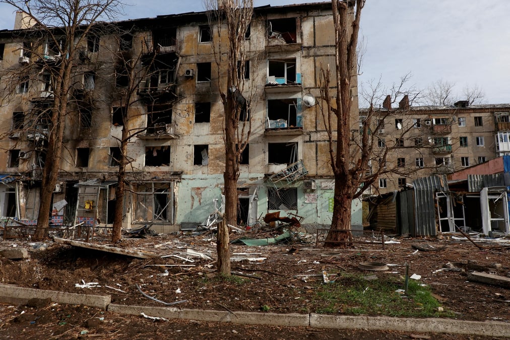 Vue de batiments residentiels lourdement endommages par des frappes militaires russes permanentes dans la ville d'avdiivka, sur la ligne de front