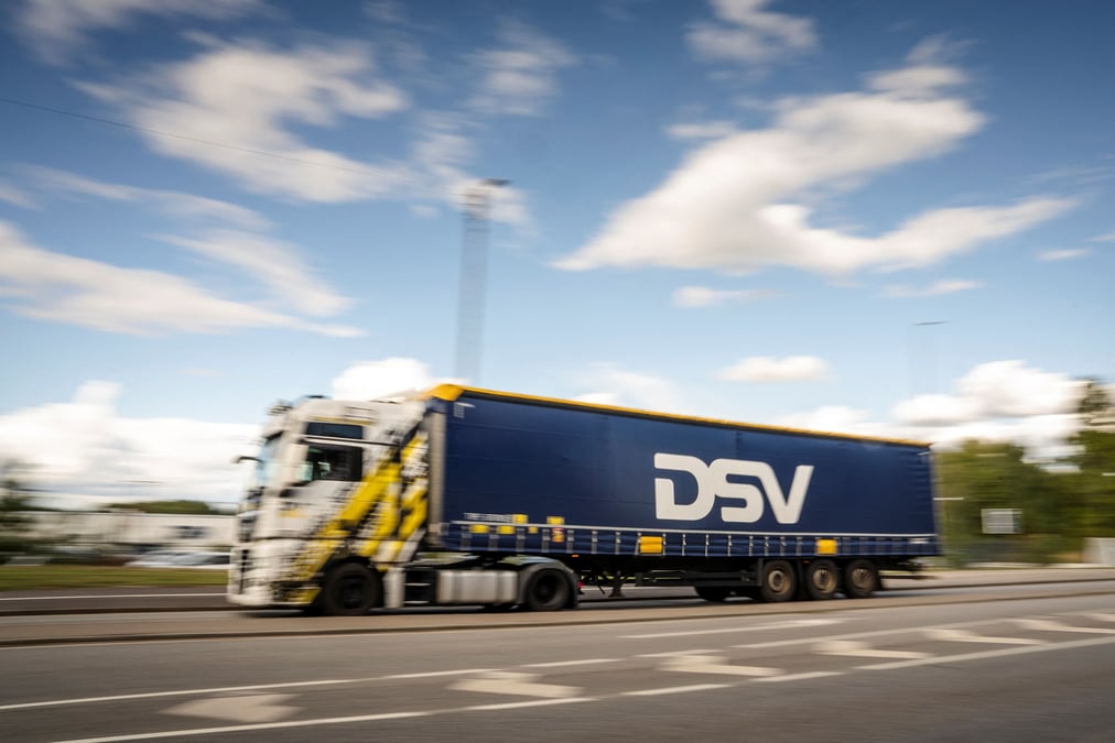 Un vehicule de la societe de transport dsv