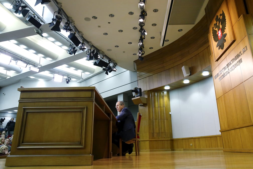 Serguei lavrov ne voit pas de solution de paix en syrie sans les kurdes