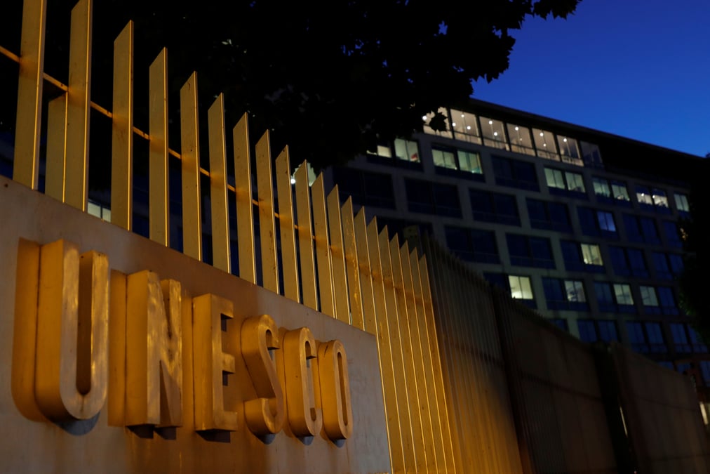 L'unesco, affaiblie, elit son directeur general