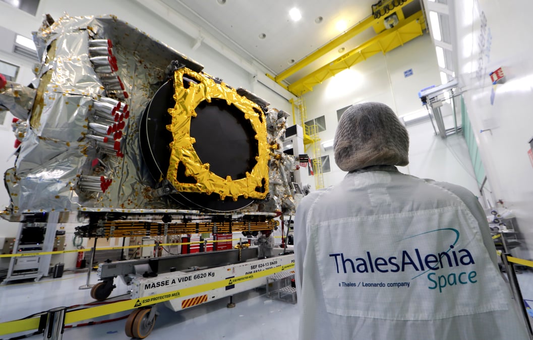 Thales alenia space va fournir au canadien telesat 300 satellites