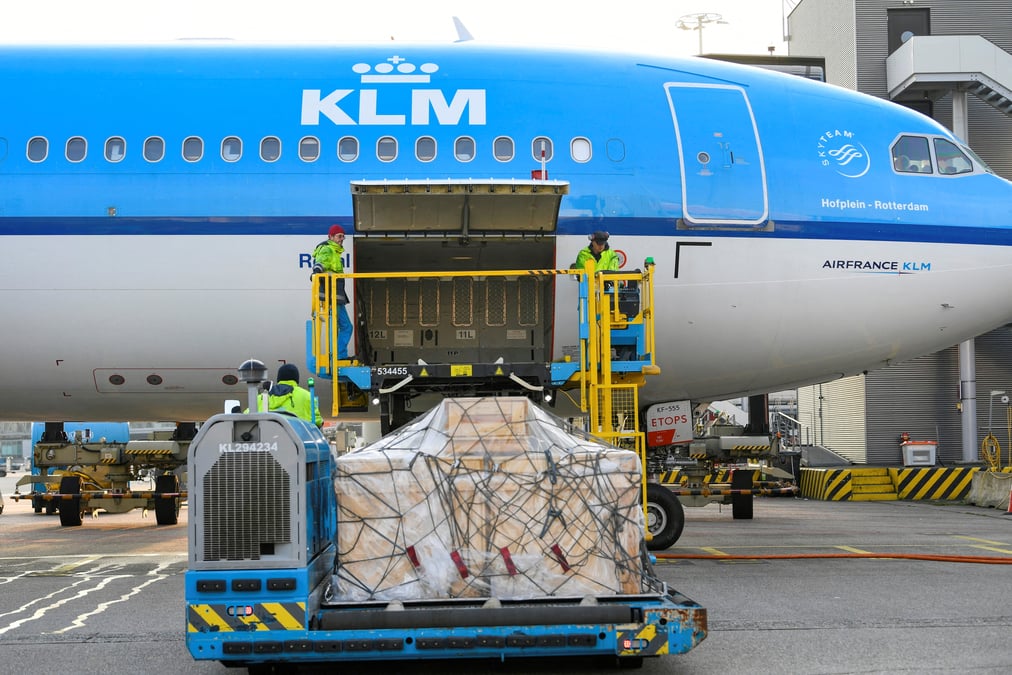 Klm et lufthansa suspendent leurs vols vers la russie