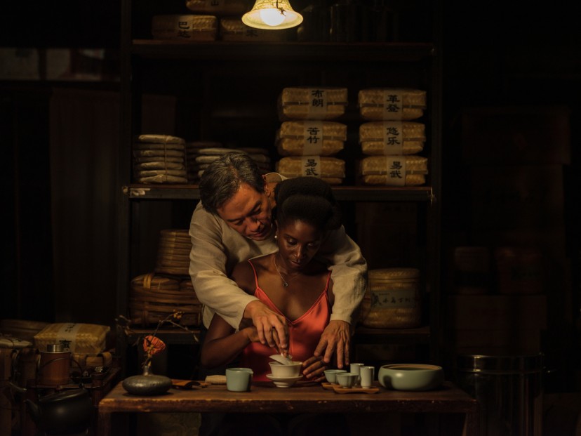 Black Tea d'Abderrahmane Sissako, avec Nina Melo et Han Chang