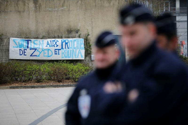 Les deux policiers de clichy-sous-bois relaxes
