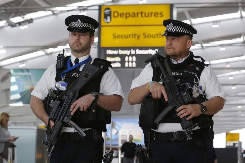 Un homme arrete a heathrow dans le cadre de l'enquete sur manchester
