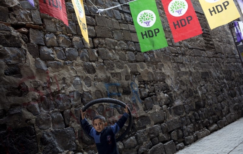 Turquie: deux deputes du parti pro-kurde hdp perdent leur statut