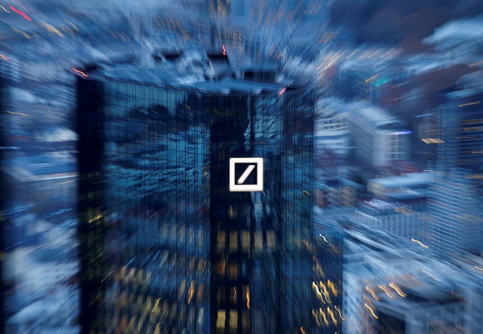 Deutsche bank annonce une vaste reorganisation a 7,4 milliards d'euros