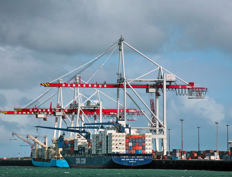 Pour renforcer les effectifs, le ministre délégué à d'abord affirmé que 25 agents dédiés au port seront déployés à Dunkerque.