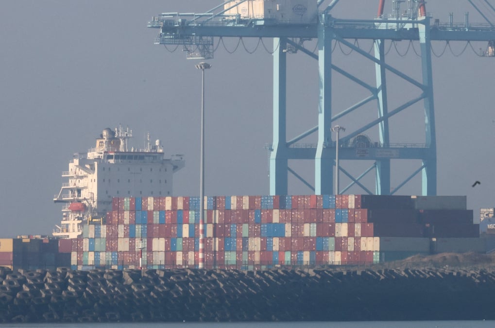En baisse de 200 millions d'euros sur un mois, le déficit a diminué grâce à une hausse de 100 millions d'euros des exportations.