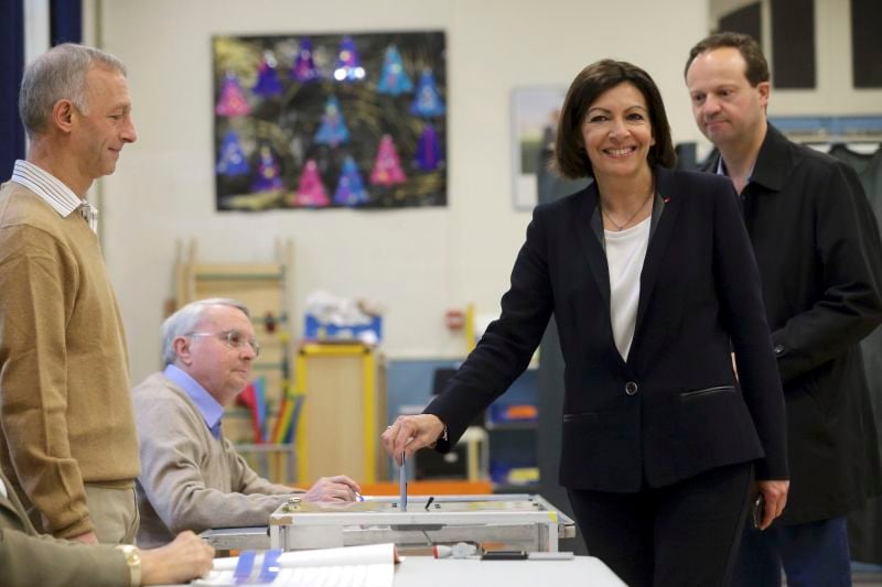 Anne Hidalgo remporte Paris avec 54,5% des voix, selon un sondage