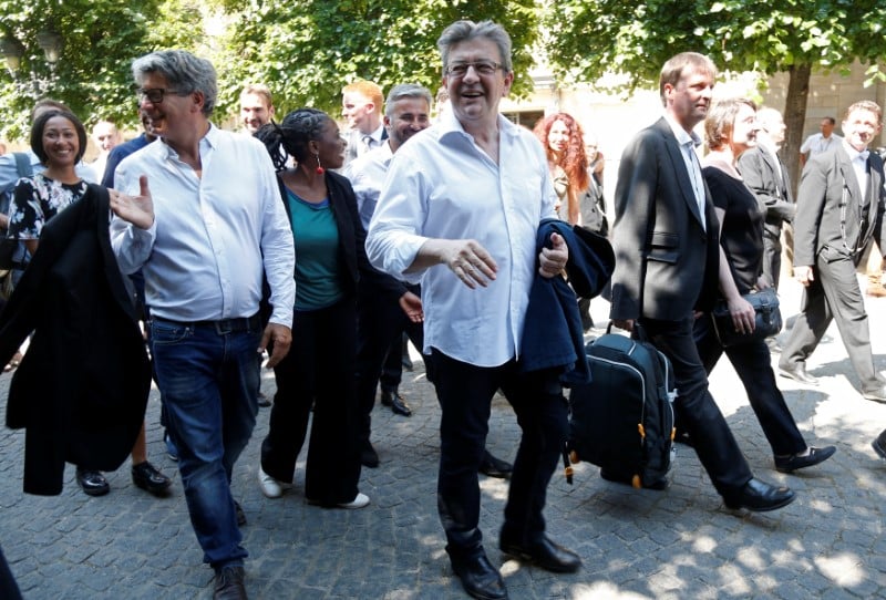 Melenchon veut mener bataille contre le gouvernement "de droite"