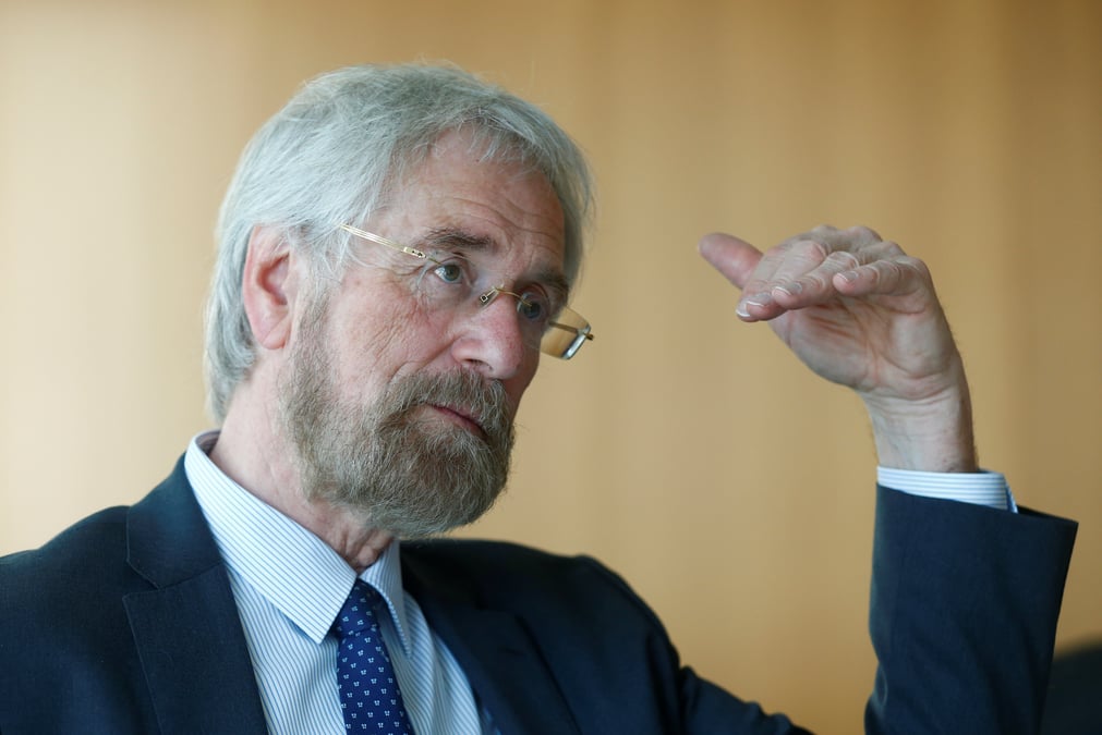 Praet (bce) evoque un ralentissement de la croissance