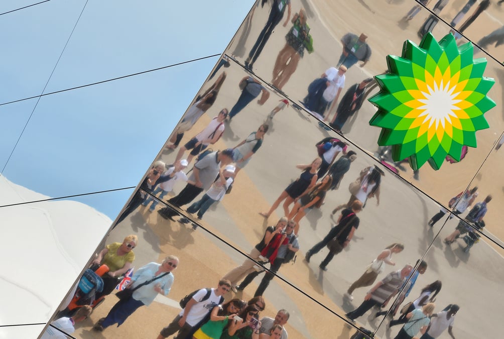Greenpeace bloque le siege british petroleum a londres
