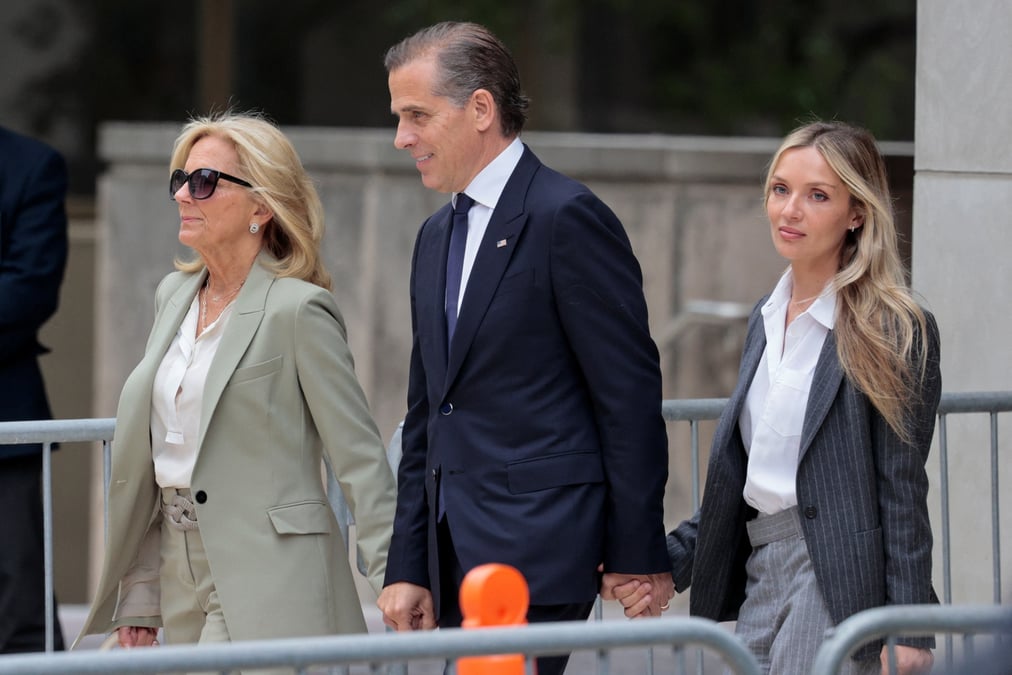 Hunter biden, fils du president des etats-unis, son epouse melissa cohen biden et la premiere dame americaine jill biden quittent le tribunal federal, a wilmington, delaware