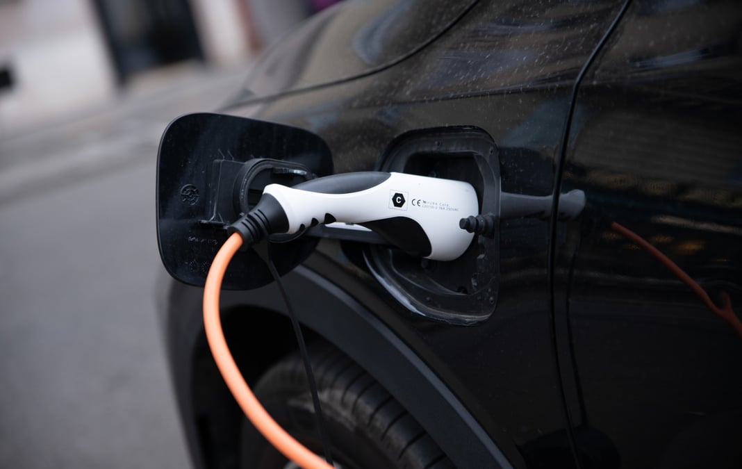 En août, les immatriculations de voitures électriques ont bondi de 118,1 %, atteignant 165.165 unités, ce qui représente 21 % du marché.