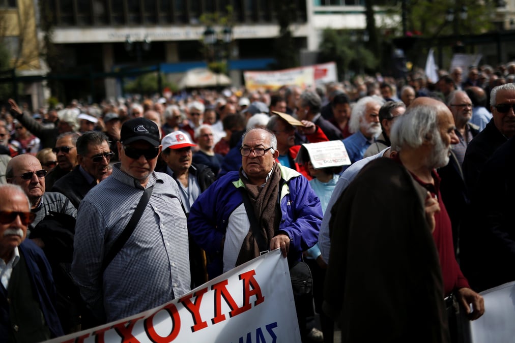 Les retraites grecs manifestent