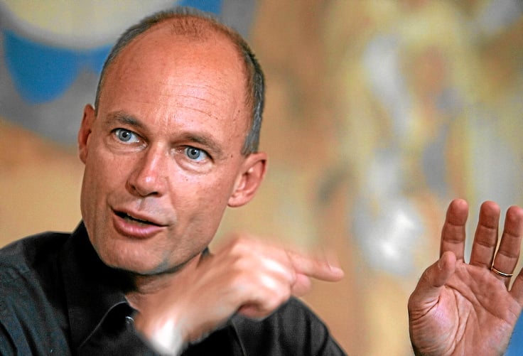 Bertrand Piccard of Switzerland, pilot and president of Solar Impulse, poses before a news briefing in Vienna June 16, 2009. REUTERS/Heinz-Peter Bader  (AUSTRIA TRANSPORT ENVIRONMENT HEADSHOT)