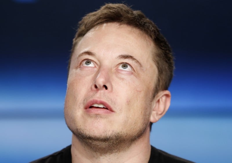 Tesla: musk fait amende honorable apres avoir snobe des analystes