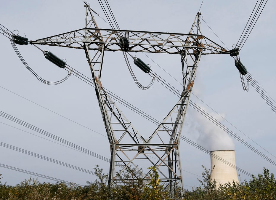 Lignes électriques au bord de la Garonne, entre Agen et Toulouse