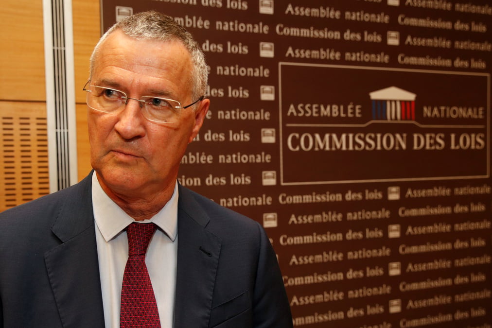 Le directeur de cabinet de macron va etre teste au coronavirus