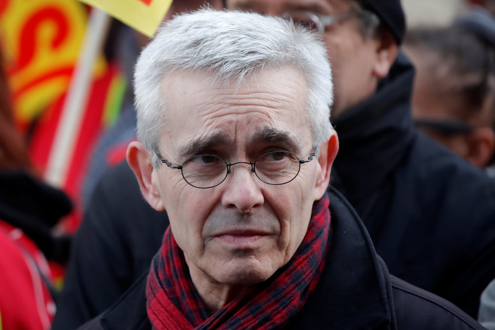 France: la restriction de l'acces au chomage partiel passe mal