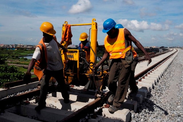 Train chantier chemin de fer ligne ferroviaire