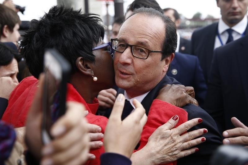 L'elysee juge francois hollande bien protege malgre les informations du monde