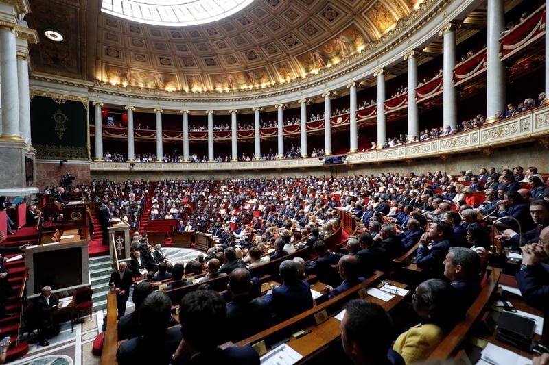 L'assemblee vote en faveur d'un statut des collaborateurs