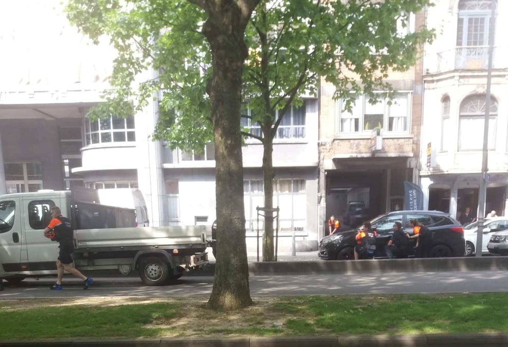 Belgique: un homme abat deux policiers et un passant a liege
